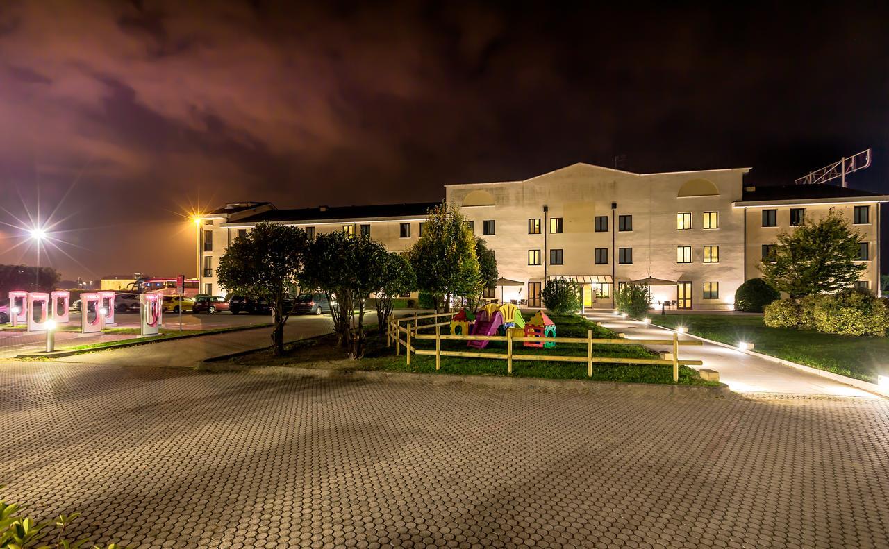 Una Hotels Occhiobello Exterior photo